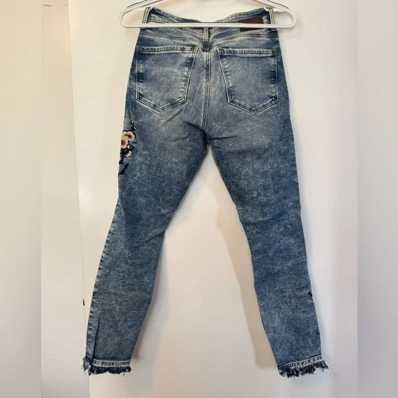 Embroidered 👖 - Picture 6 of 11